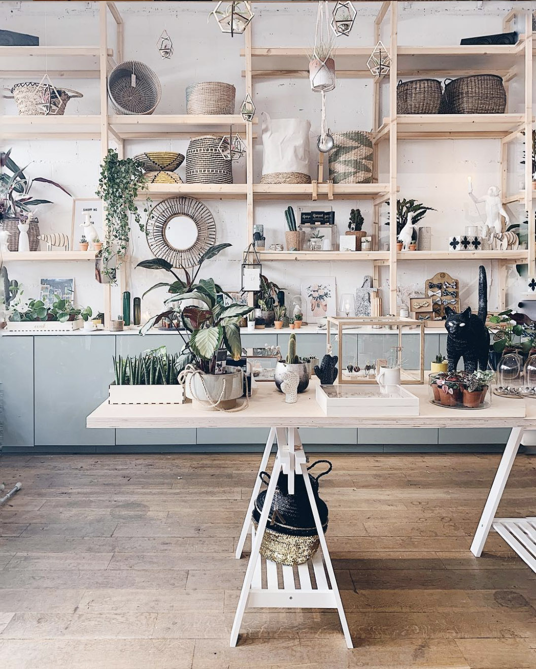 Intérieur du magasin Ooak Cabinet des Curiosités, à Louvain-la-Neuve