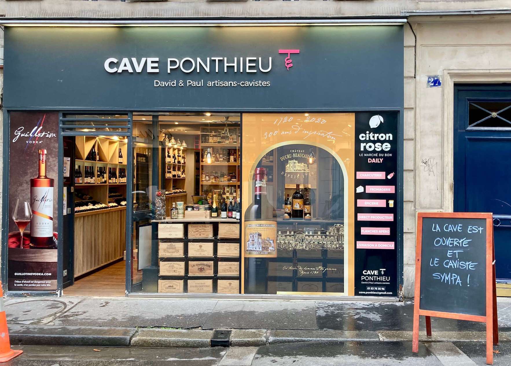 Devanture de la Cave Ponthieu à Paris