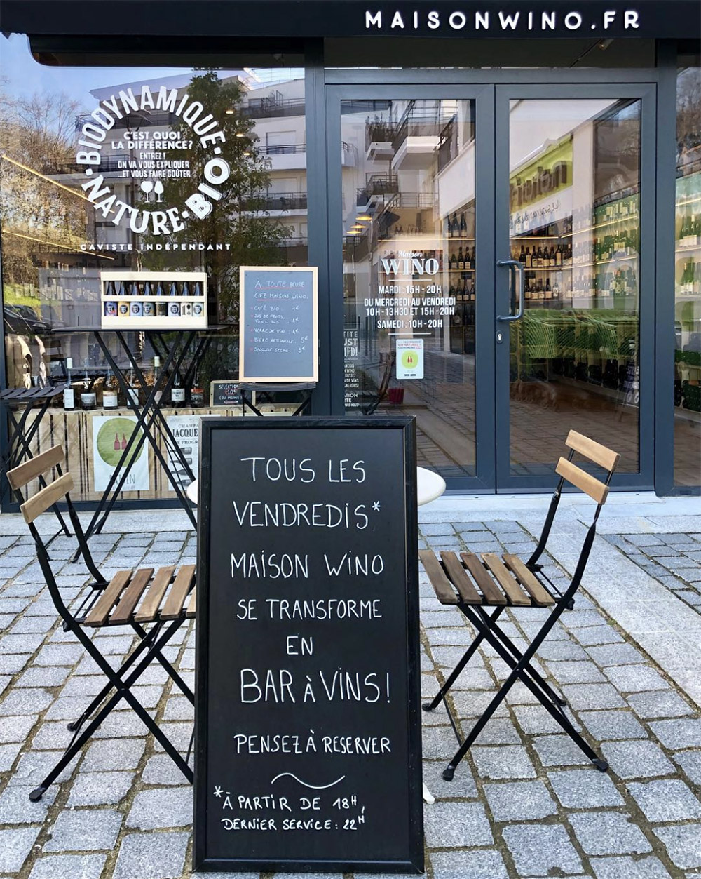 Extérieur de la cave Maison Wino, à Louveciennes