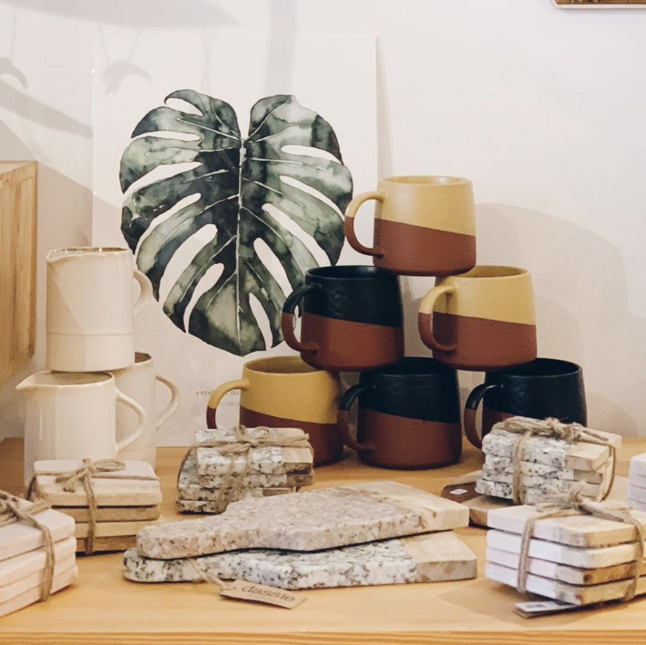 Bel assemblage de produits chez Ooak Cabinet des Curiosités, à Louvain-la-Neuve