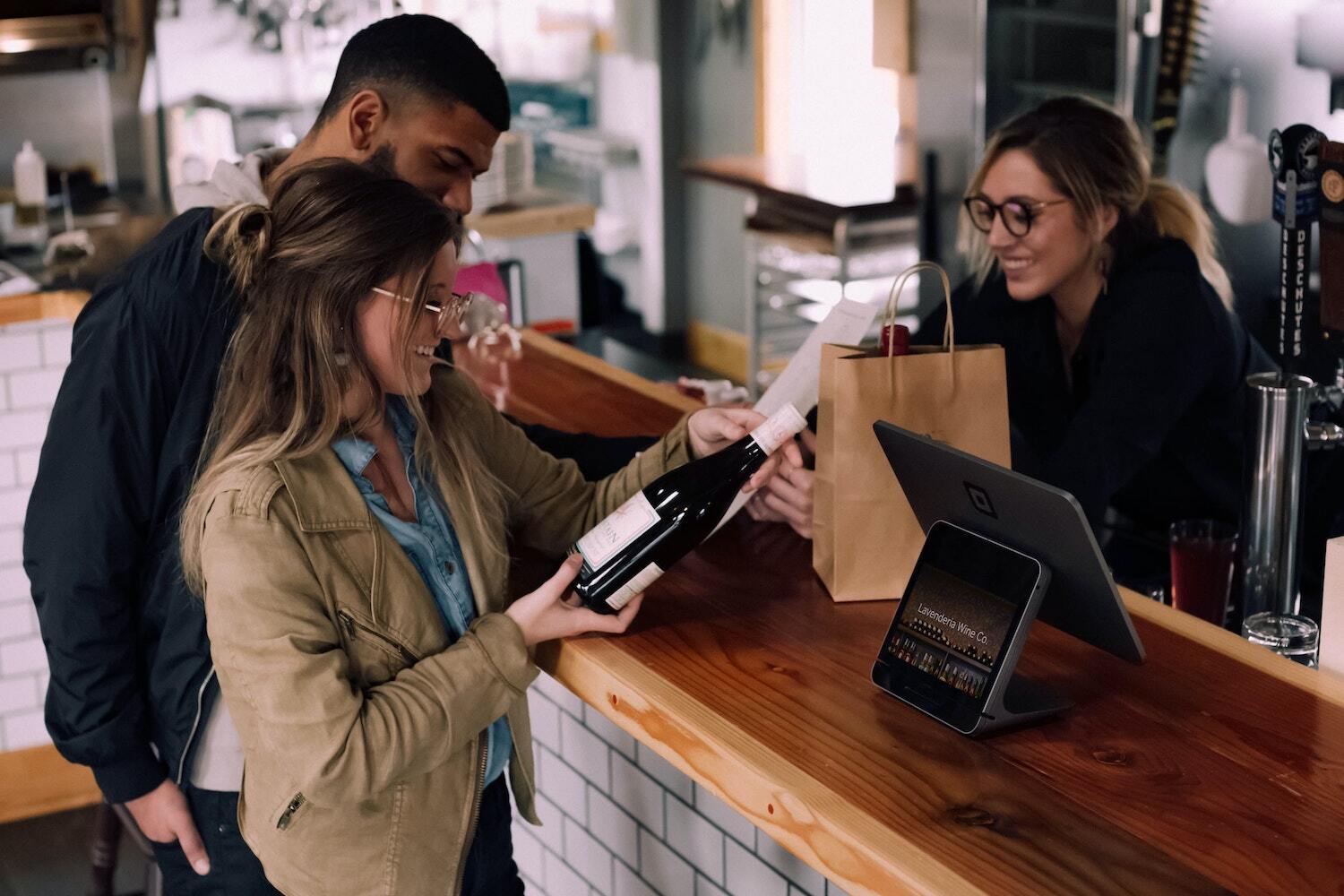 Il est nécessaire d'avoir une licence pour vendre de l'alcool quand on est caviste ou épicier 