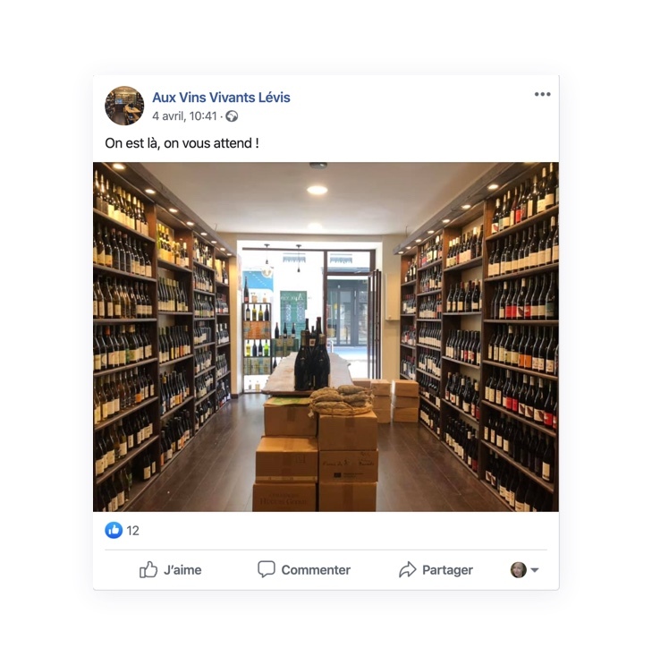 Aux Vins Vivants Lévis met en avant son espace de vente pour informer qu'il est ouvert
